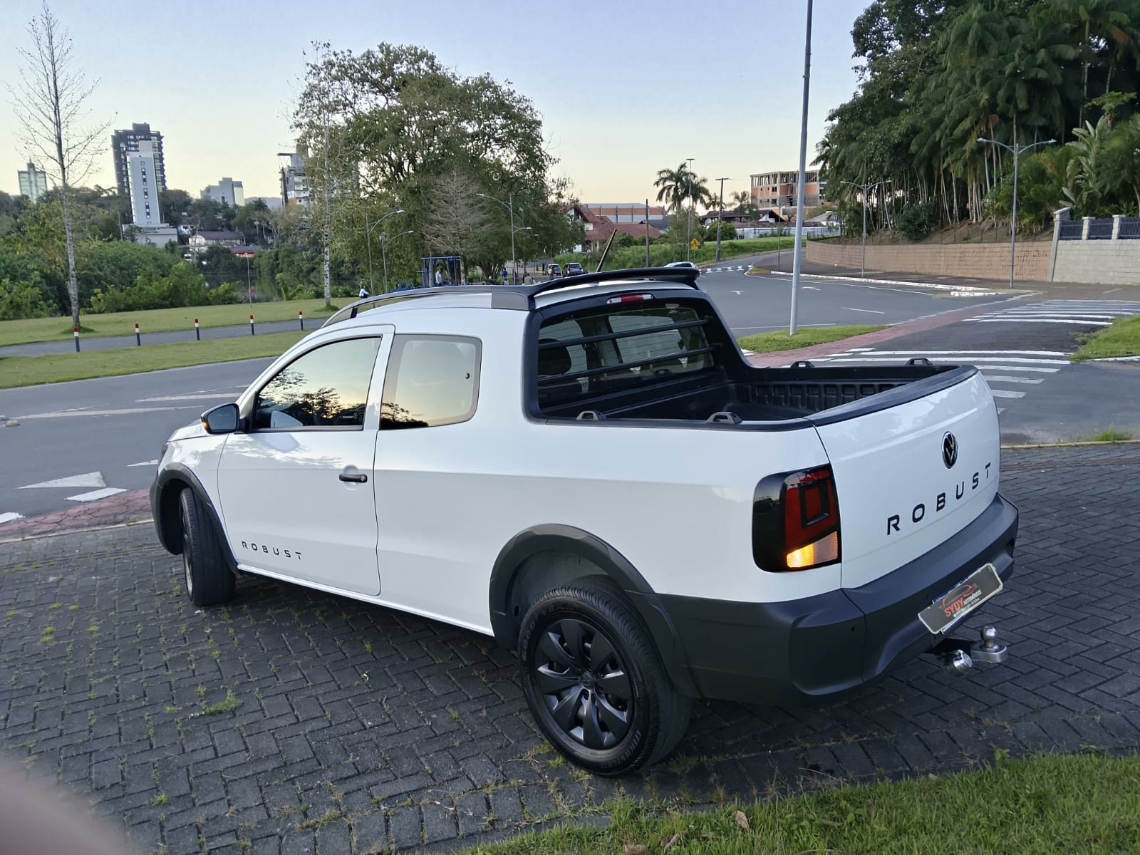 Volkswagen Saveiro Robust 1.6 Flex Cabine Dupla — foto 5 de 6