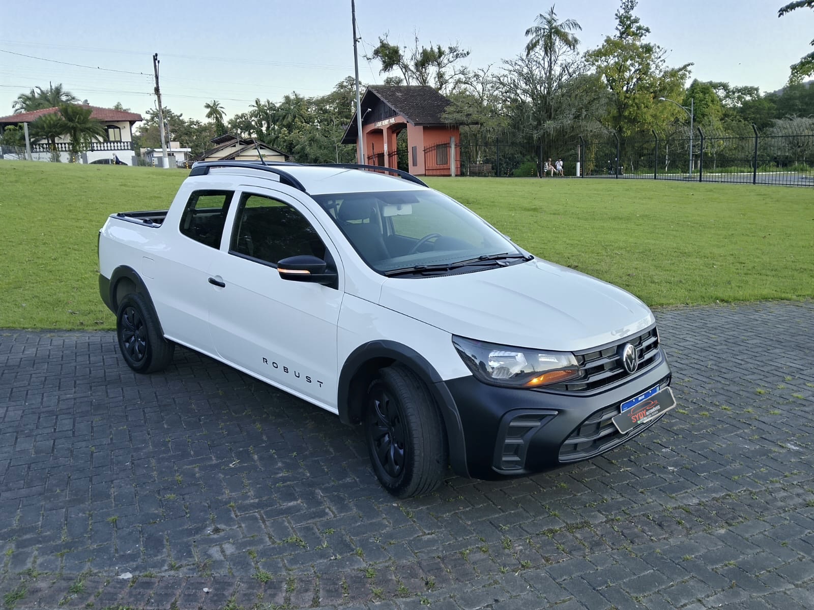Volkswagen Saveiro Robust 1.6 Flex Cabine Dupla — foto 2 de 6