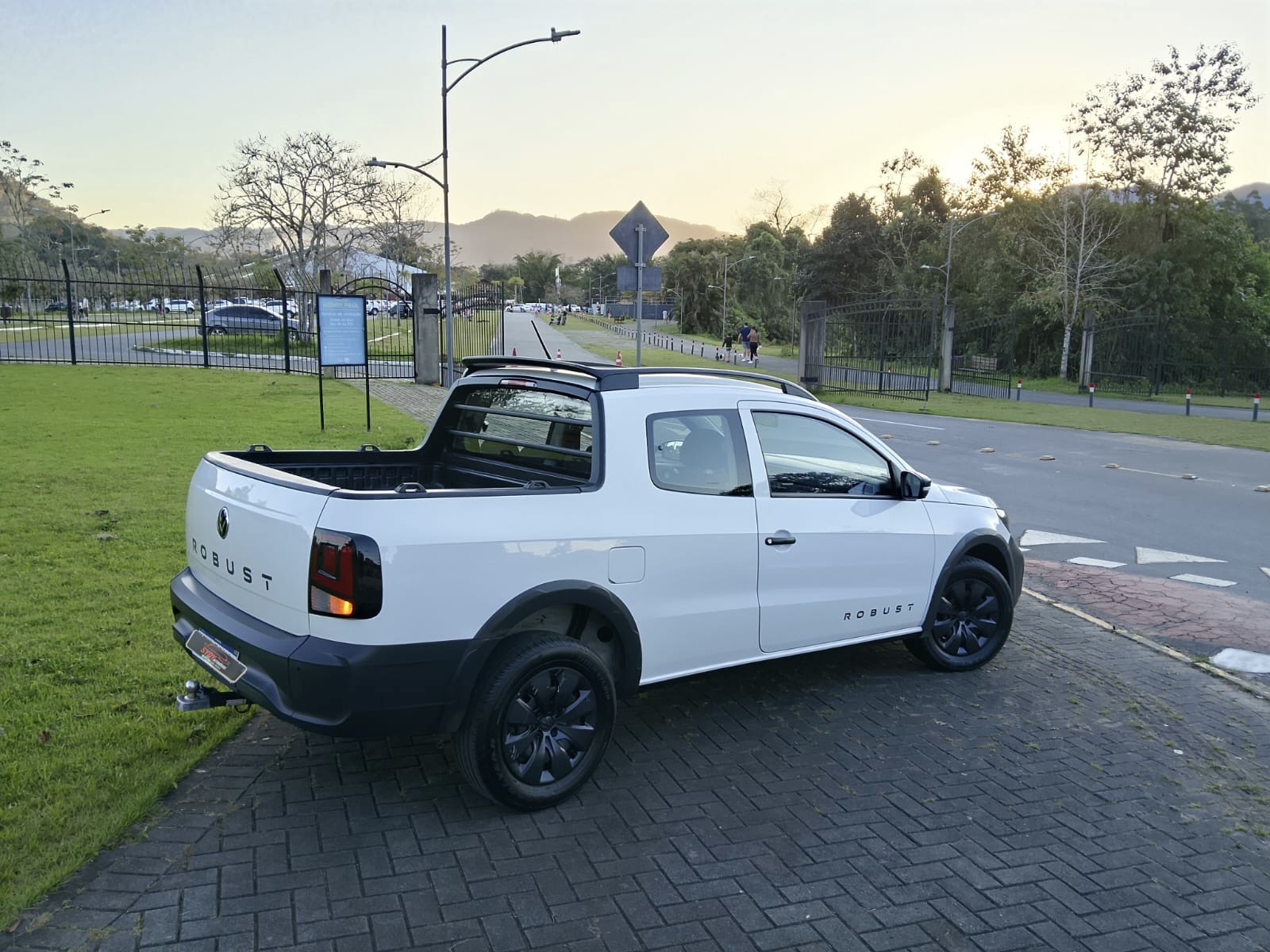 Volkswagen Saveiro Robust 1.6 Flex Cabine Dupla — foto 4 de 6