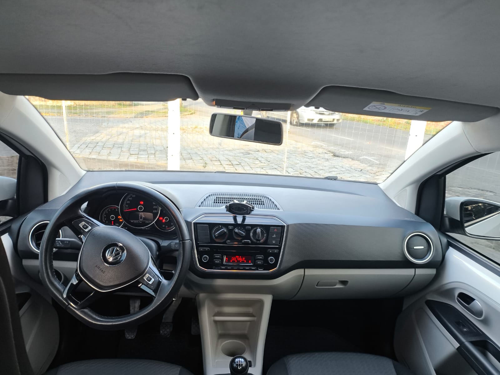 Volkswagen Up! — foto 6 de 7