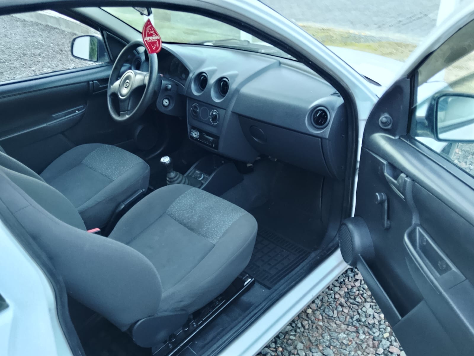 Chevrolet Celta — foto 9 de 10