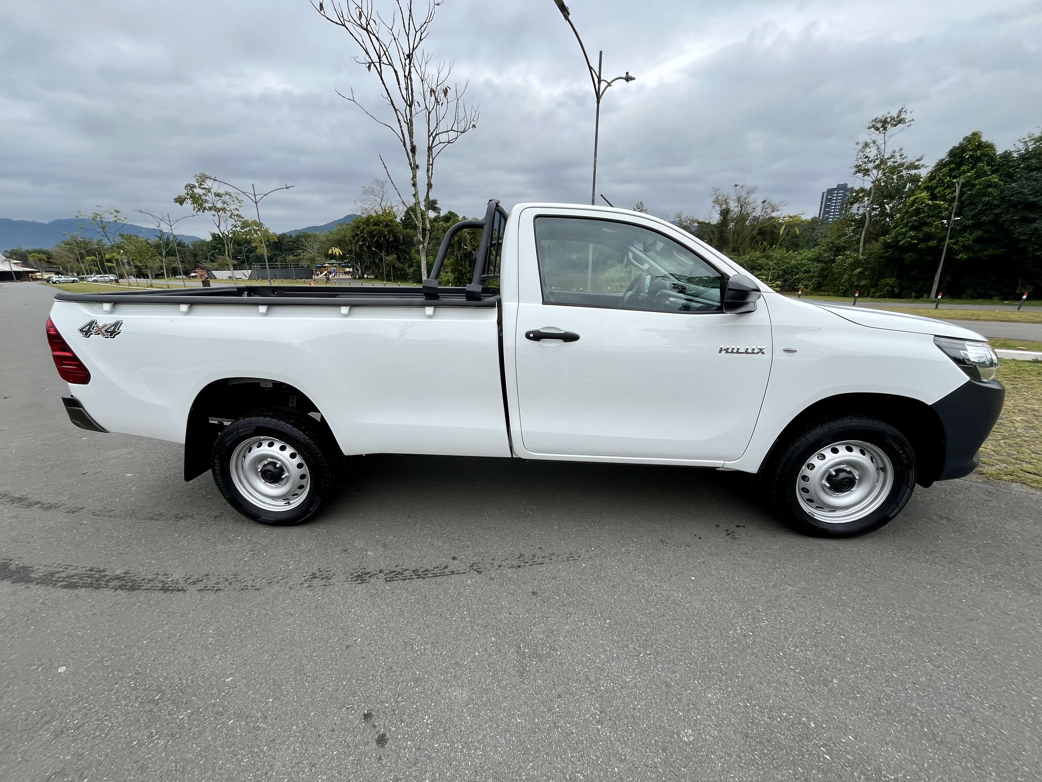 Toyota Hilux Cabine Simples — foto 4 de 10