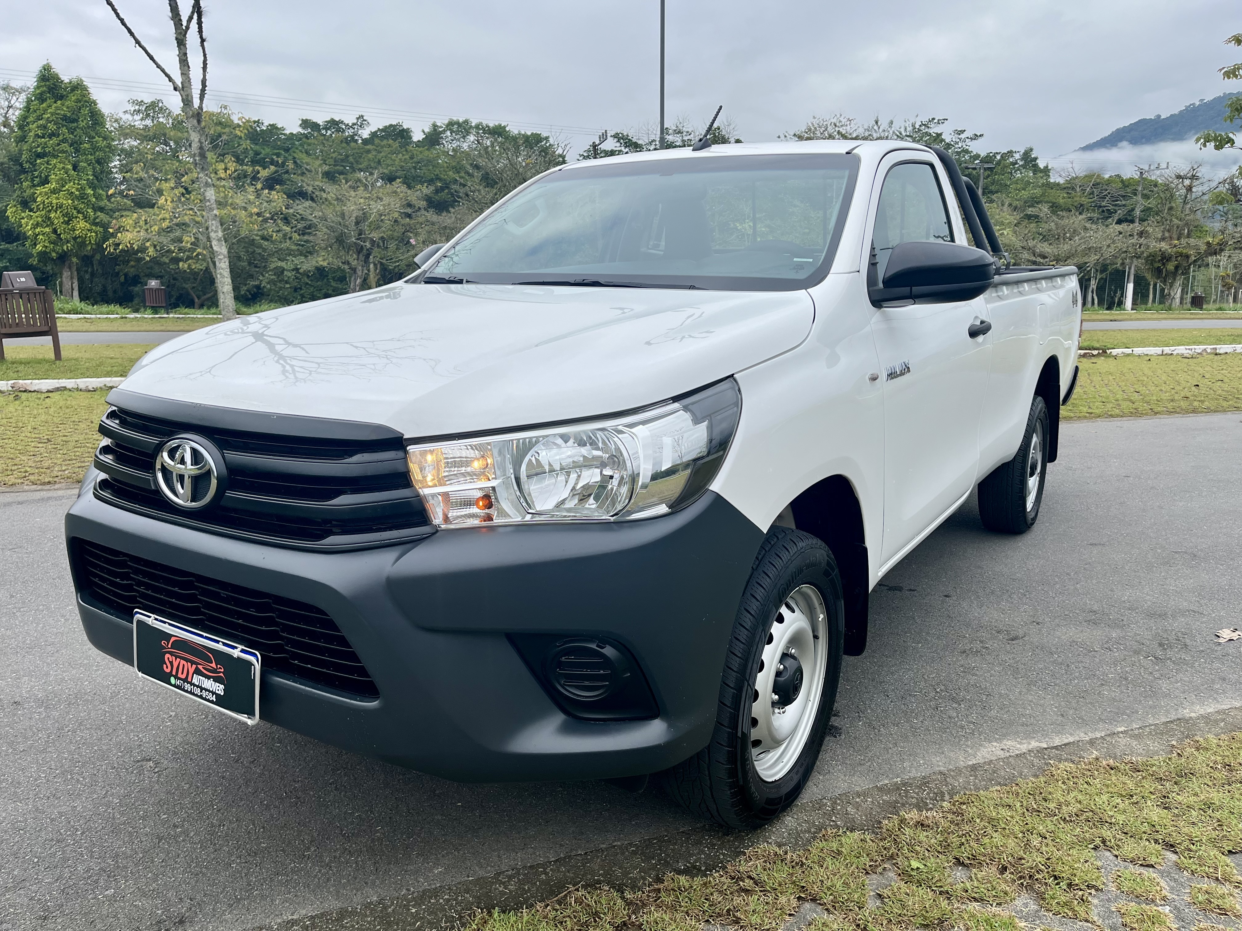 Toyota Hilux Cabine Simples — foto 2 de 10