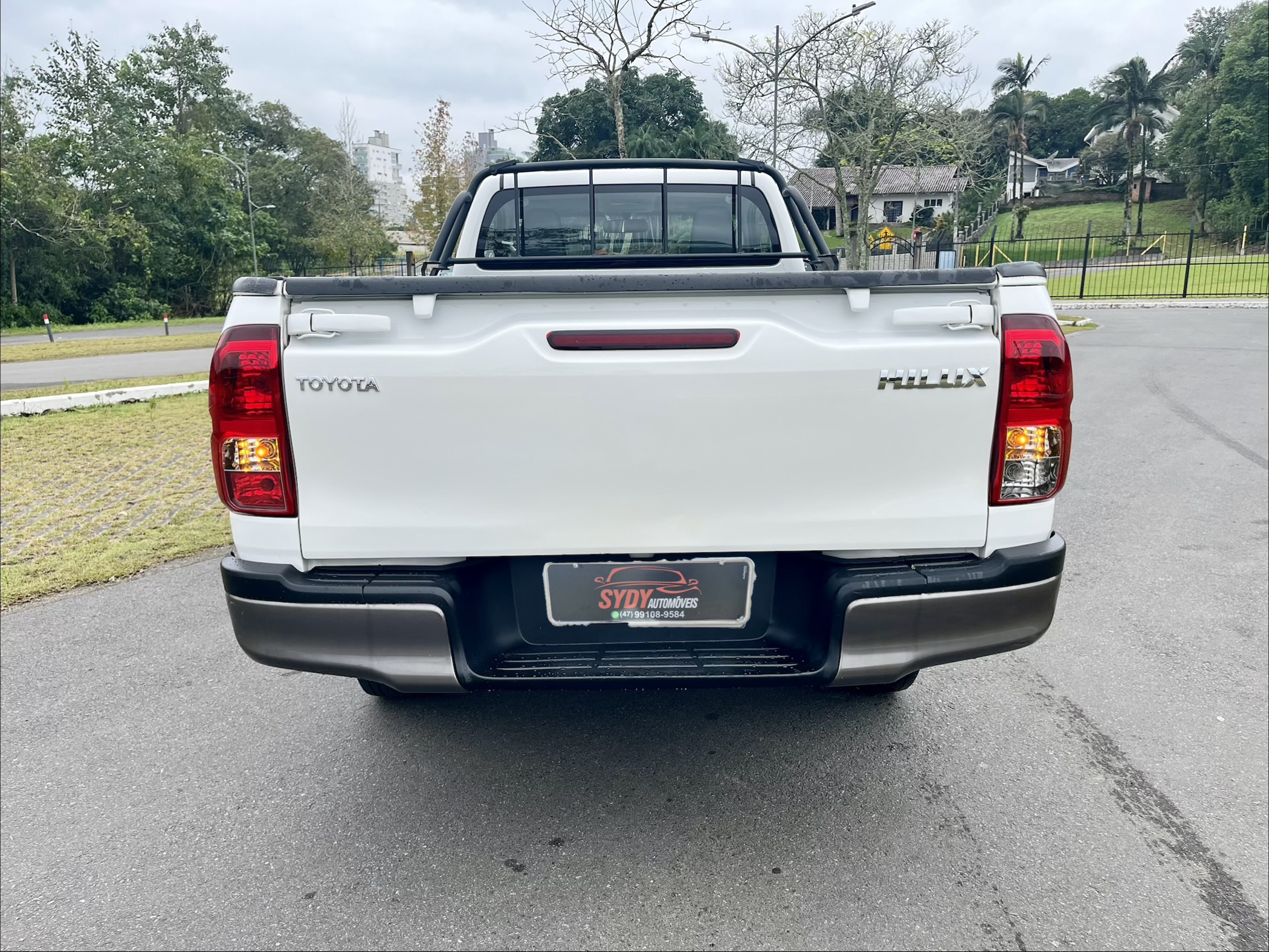 Toyota Hilux Cabine Simples — foto 5 de 10