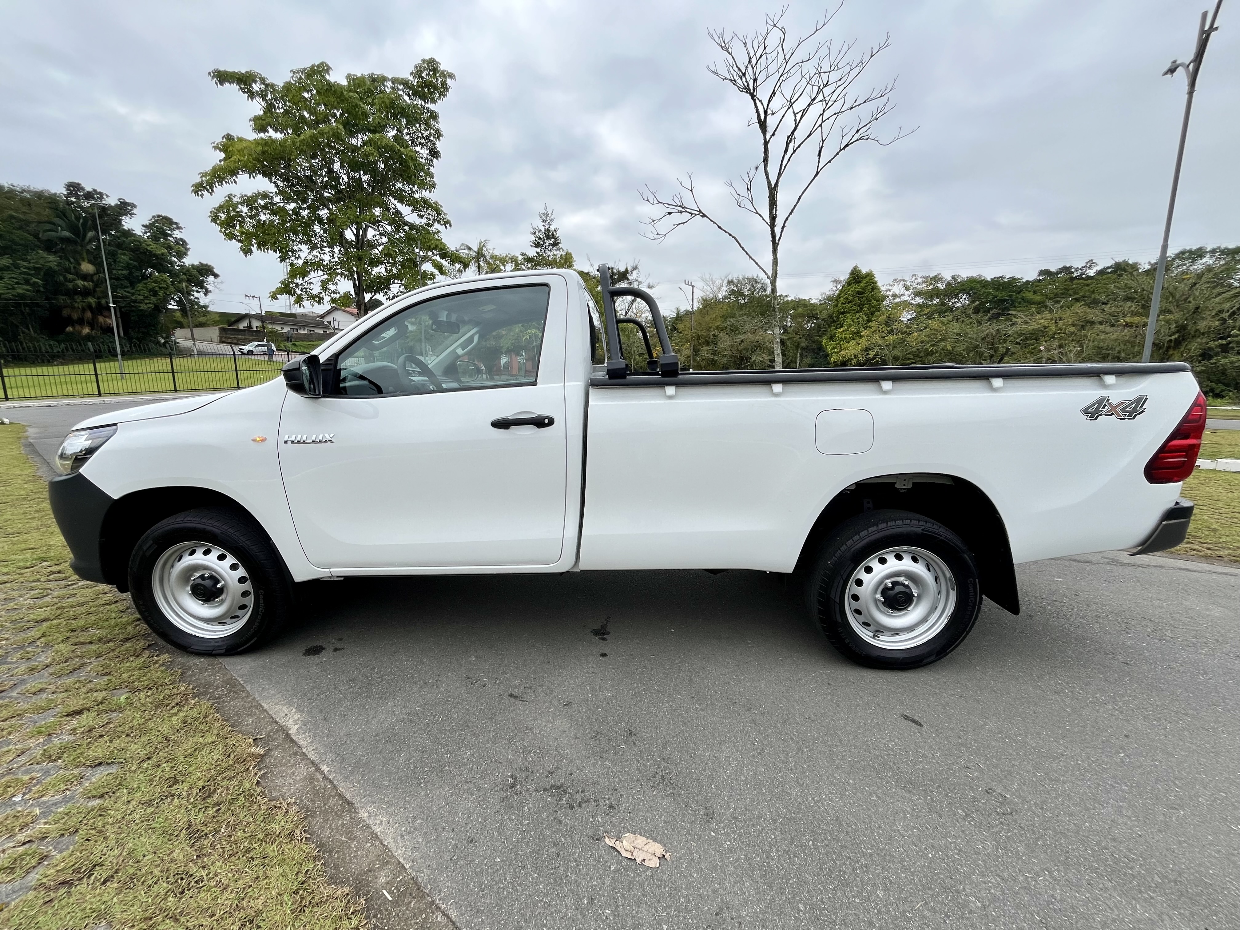 Toyota Hilux Cabine Simples — foto 7 de 10