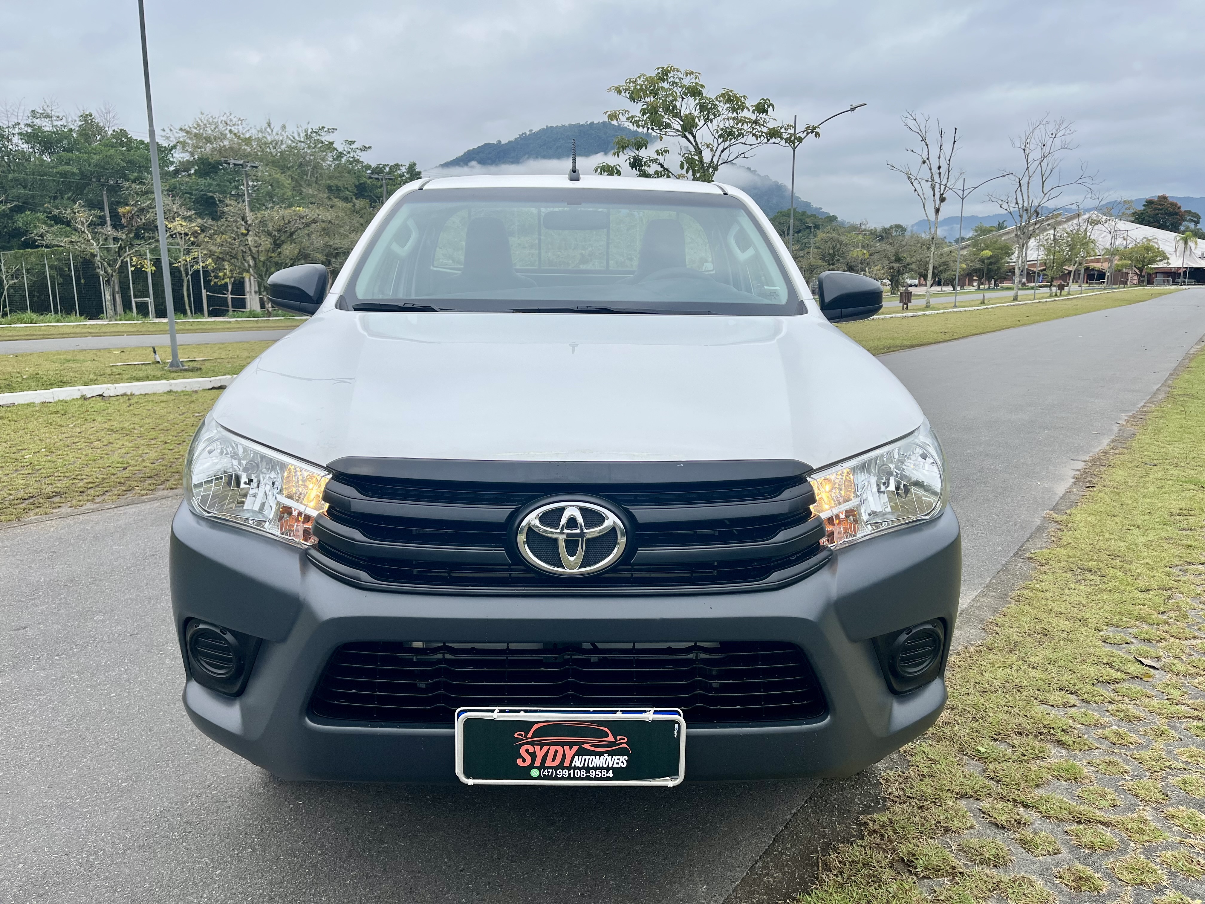 Toyota Hilux Cabine Simples — foto 3 de 10